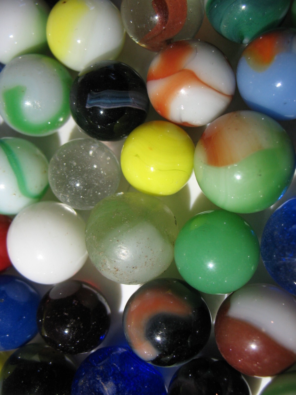 Lot of 125+ Mostly Older Machine Made 5/8″+or- Marbles Patches Swirls 1 Jabo