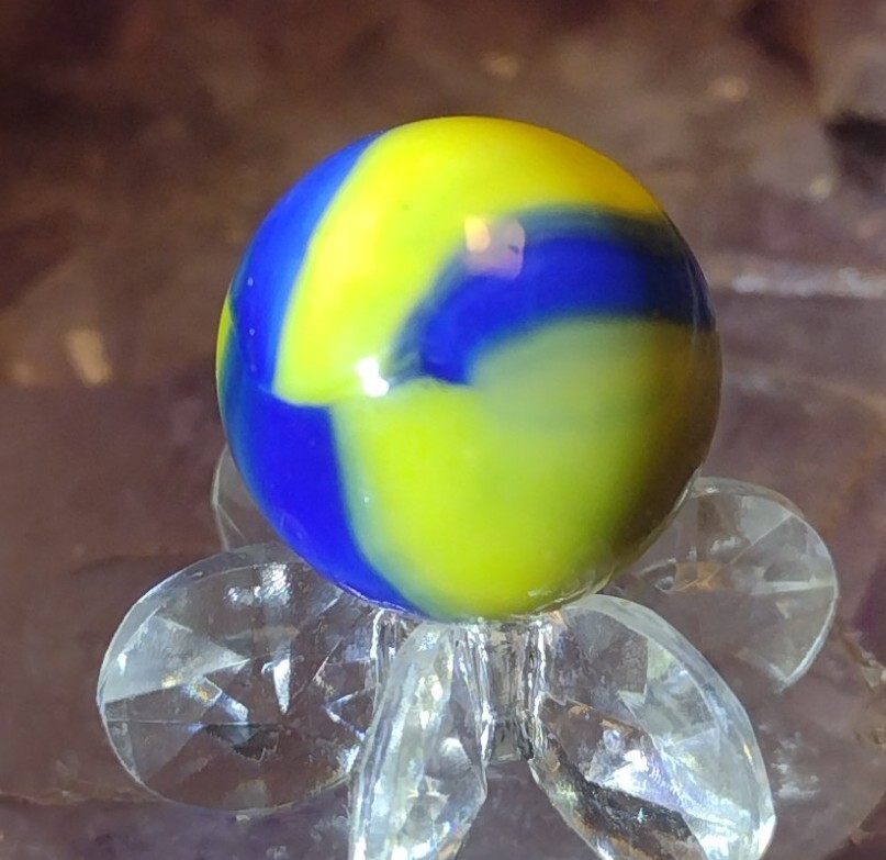 .63″ NM VINTAGE MARBLE KING MARBLES- UNIQUE BLUE