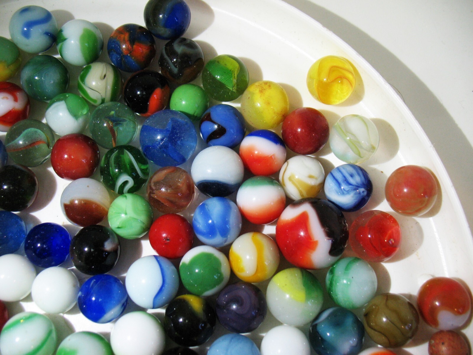 Lot of 125+ Mostly Older Machine Made 5/8″+or- Marbles Patches Swirls 1 Jabo