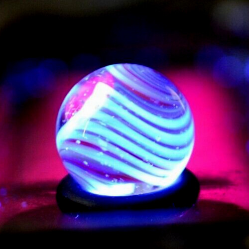 BRYAN TRILLAS GLASS MARBLE/.598″-VIOLET ZEBRA BLACKLIGHT-VIOLET UNDER BLACKLIGHT