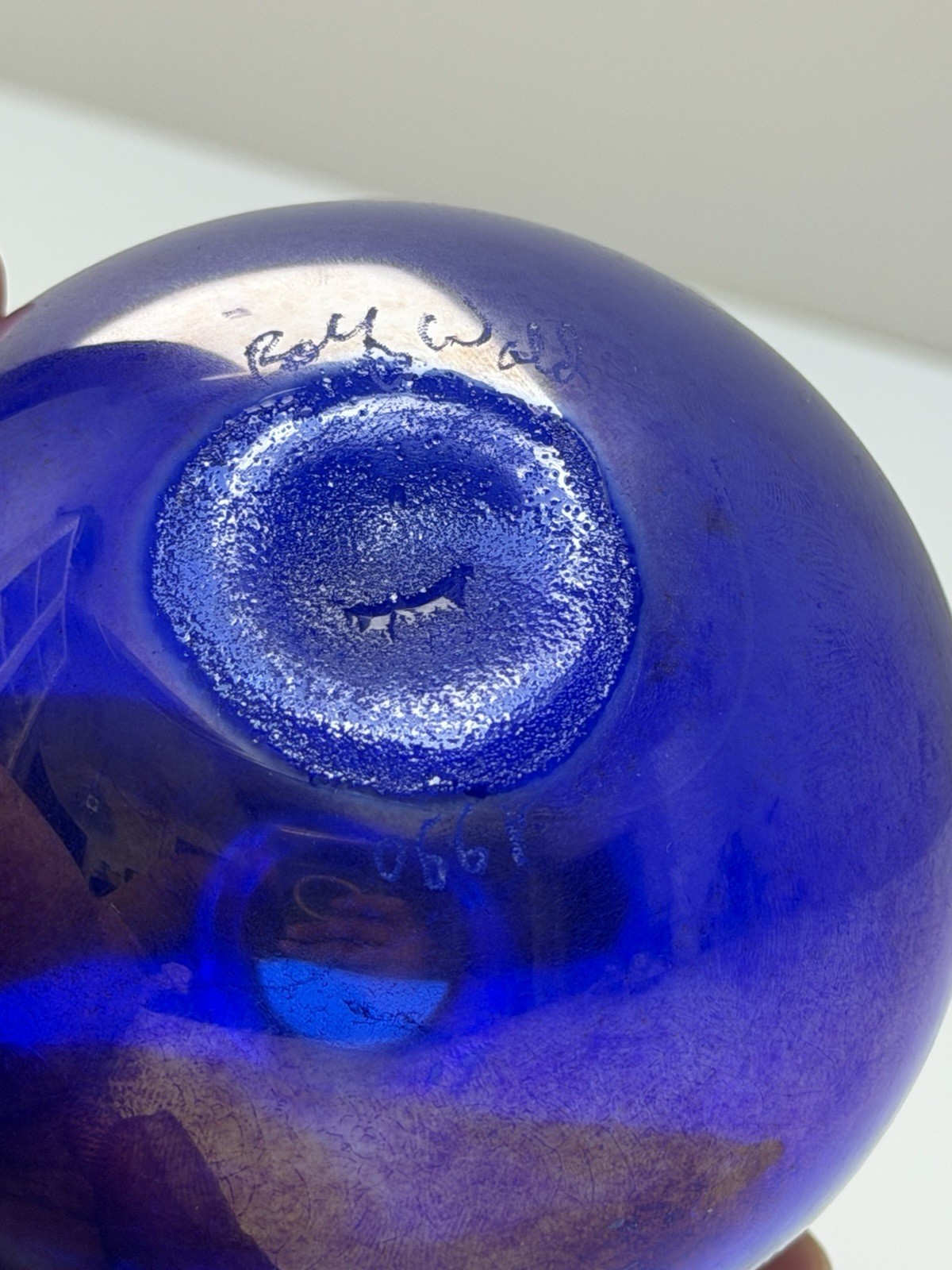 Vintage 1990 Rolf Wald Signed Cobalt Blue Iridescent Art Glass Sphere 3″x3″