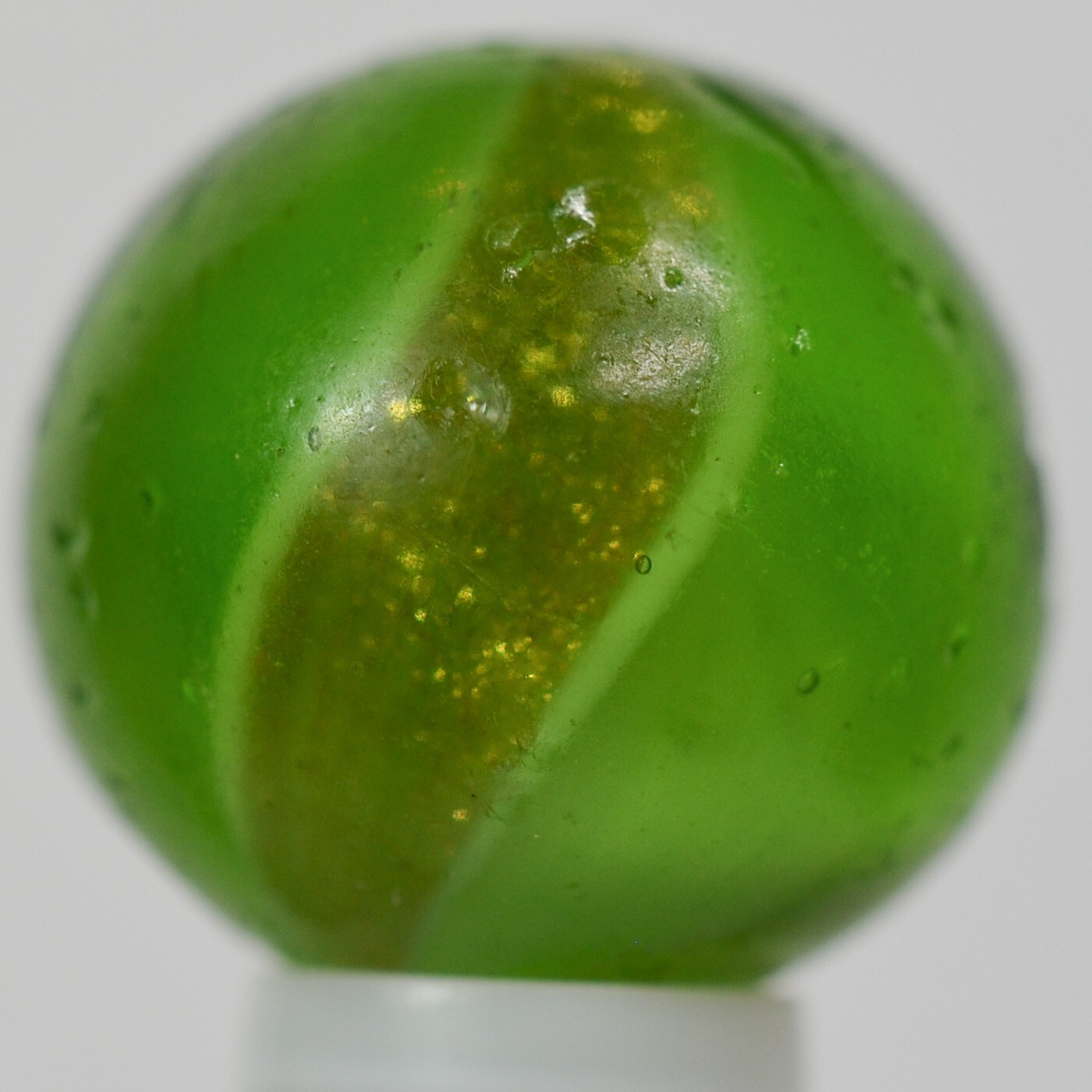 Handmade White Ribbon Lutz Marble Green Base 9/16 in, Near Mint-, Germany, S1389