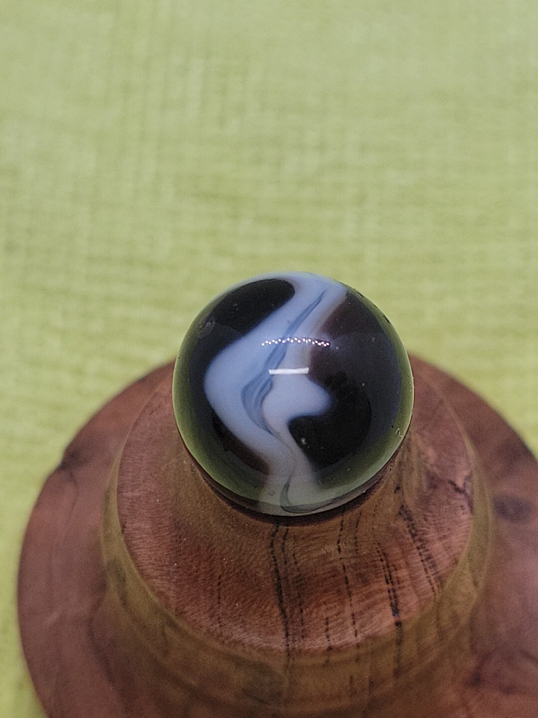 A53~Vintage Cairo(?) Heaton(?) Alley(?) 3 Color Folded Swirl 5/8″ Near Mint