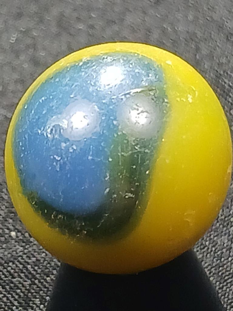 Peltier .54″ Duke Blue Patch on Mustard Good Condition Serious Marble A348
