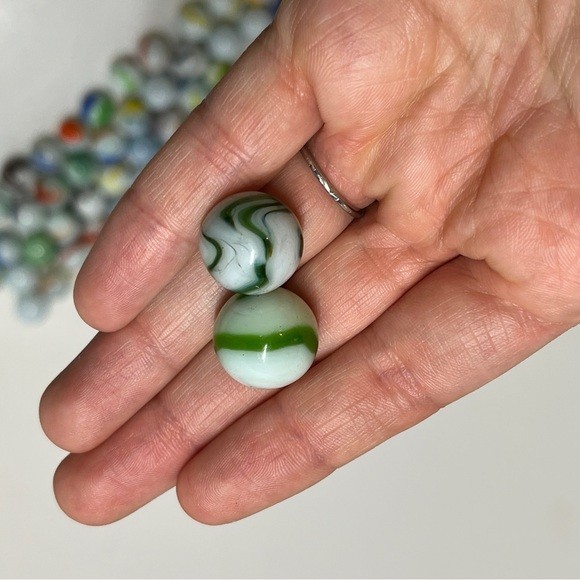 190+ Vintage Milk Glass Marble Lot Beautiful Unique Swirls Multi Coloured Solid