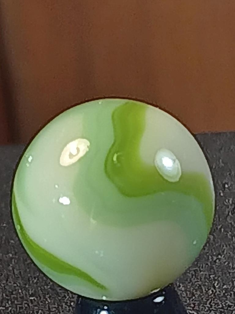 9/16″ Alley Heaton Candy/Celadon Green Old Linen Swirl NM Serious Marble B164