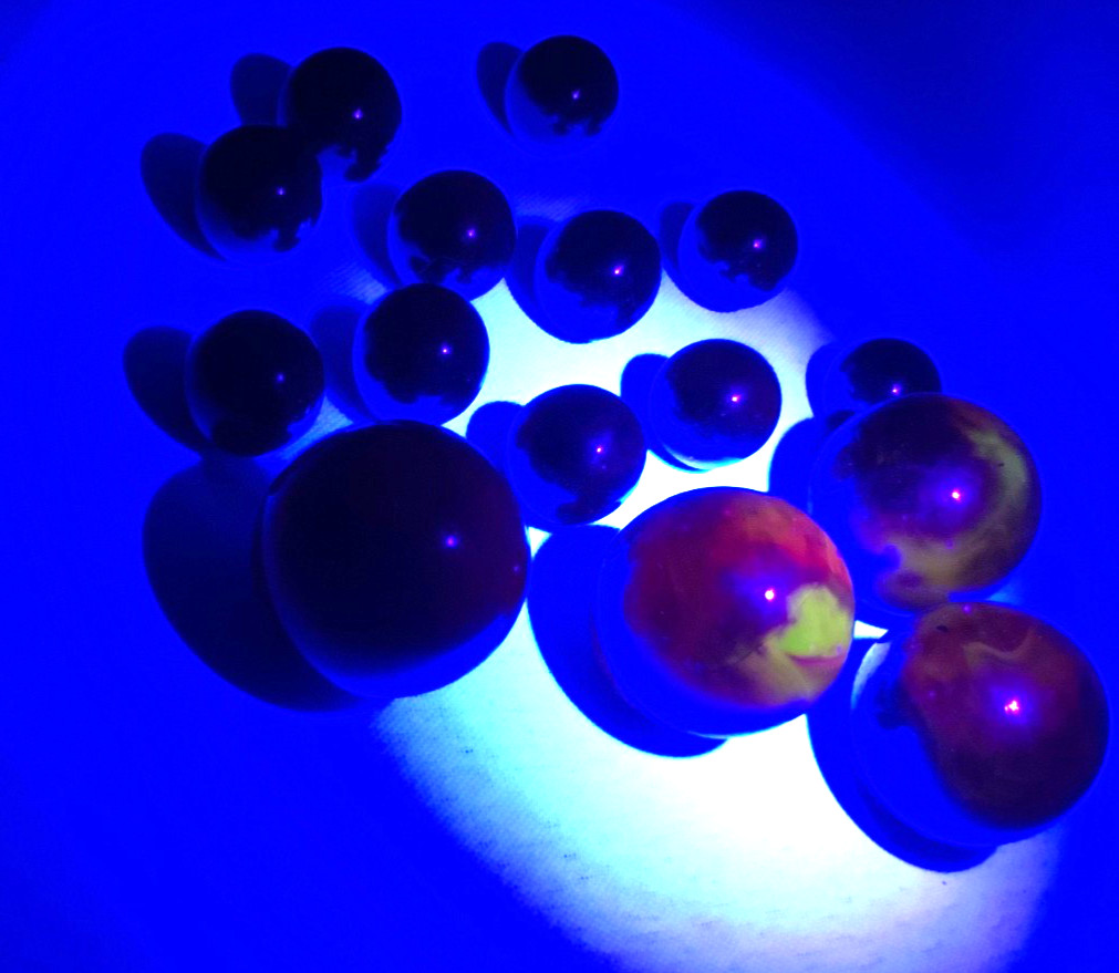 4 Vintage Hard To Find 3/4 Inch Red Cadmium Glass Shooter Marbles 11 small ones