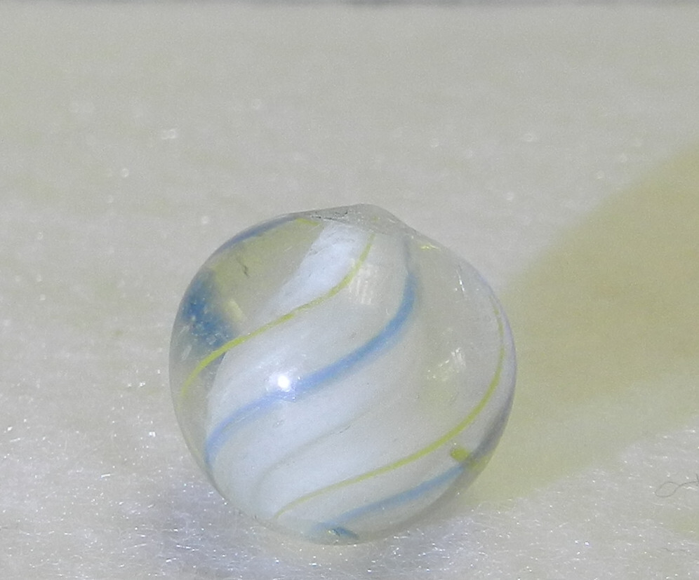 #16696m .47 Inches Peewee Vintage German Handmade White Solid Core Swirl Marble