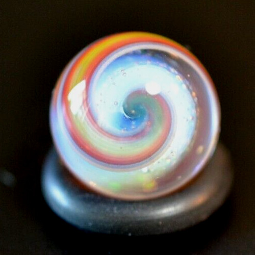 BRYAN TRILLAS GLASS MARBLE/.560″-VIOLET BLACKLIGHT W/YELLOW & RED RIBBONS-FAST