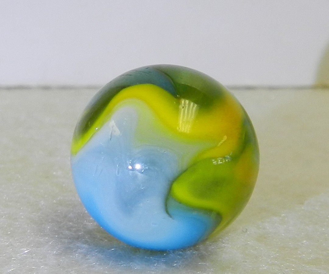 #21030m Vintage Peltier Glass Swirl Marble .64 Inches