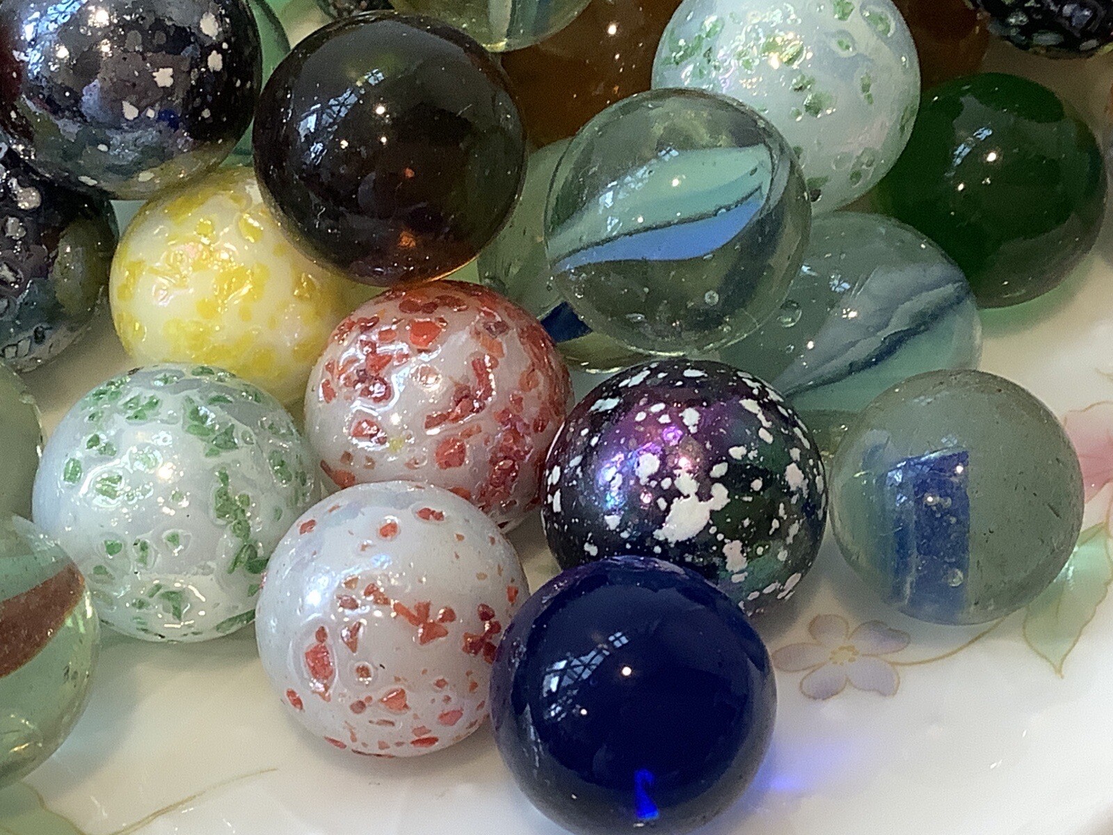 Marbles Glass In Large Candy Plastic Jar Lot 3 Toys Tom Bowlers