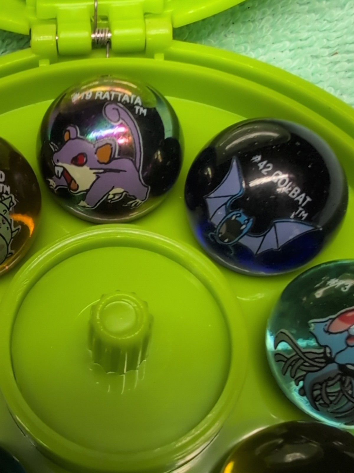 Pokemon BEEDRILL #15 Collector Marbles & Case With Tray & Magnifying Lens