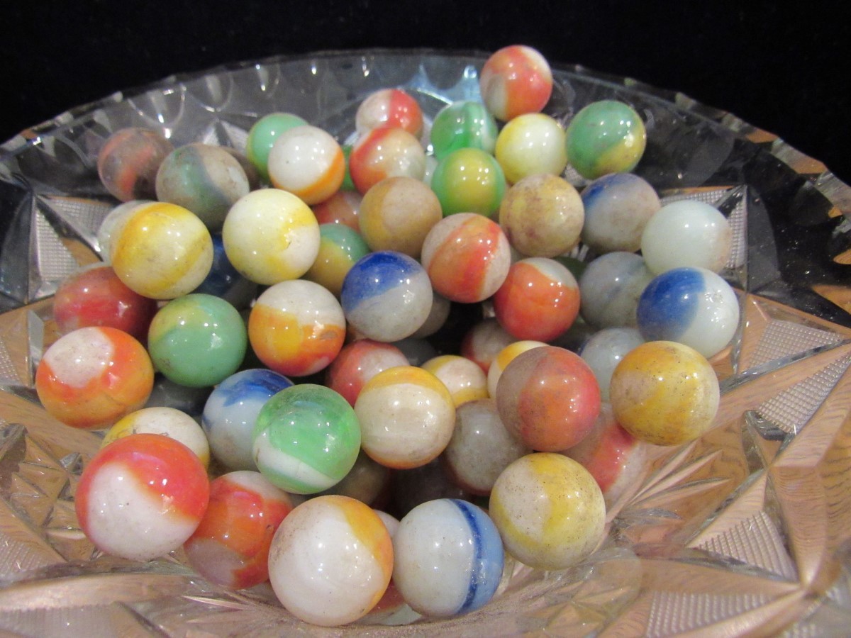 VINTAGE LOT 117 GLASS ASSORTED MARBLES CAT EYE AND SOLID IN LEAD CRY (EZS001436)