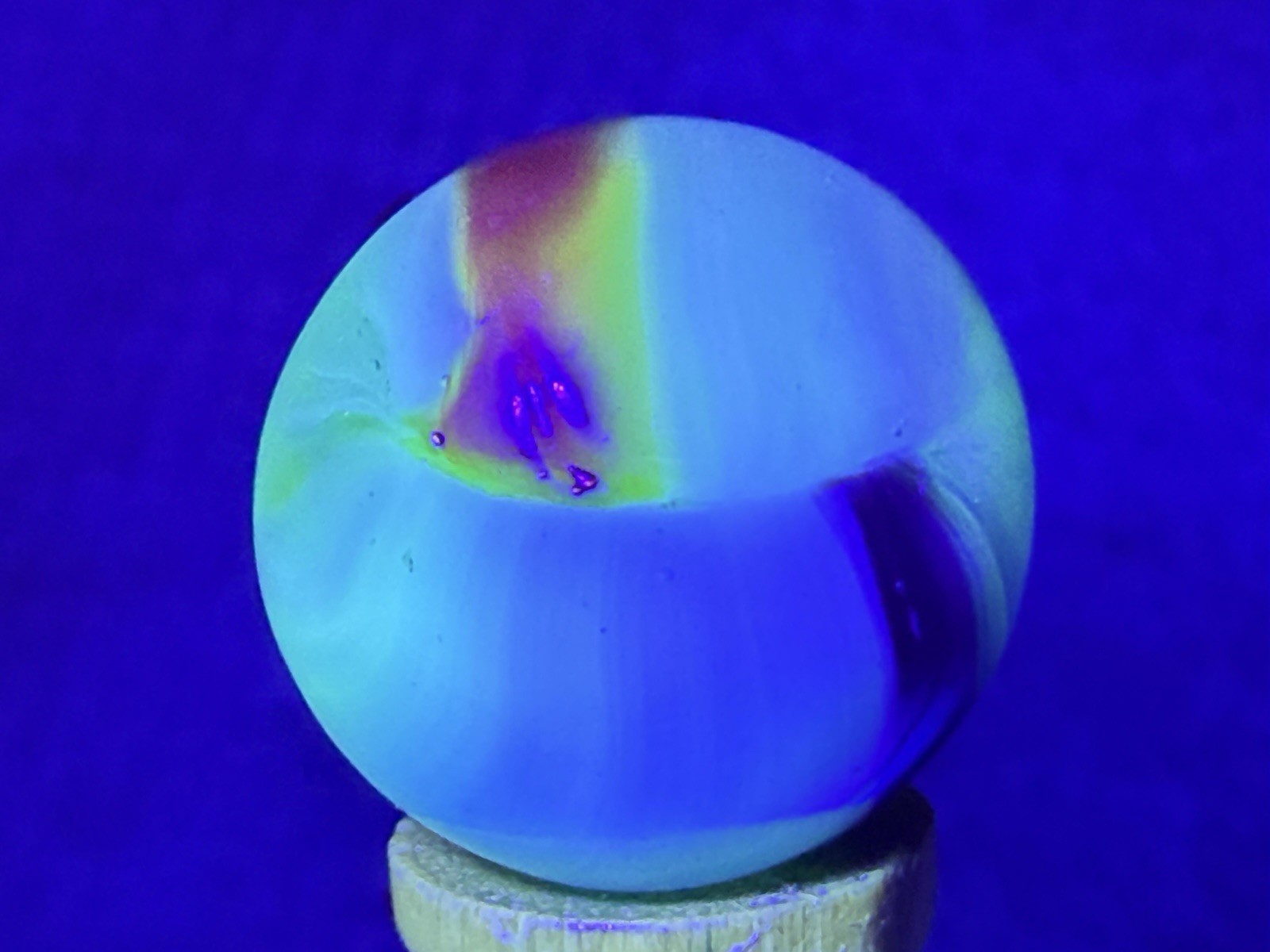 Vitro Agate UV Reactive Tri Lite Marble .63” NM(+)