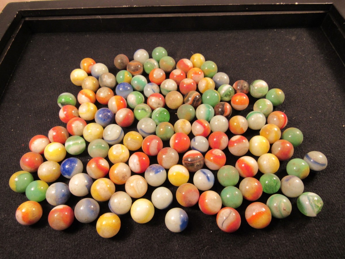 VINTAGE LOT 117 GLASS ASSORTED MARBLES CAT EYE AND SOLID IN LEAD CRY (EZS001436)
