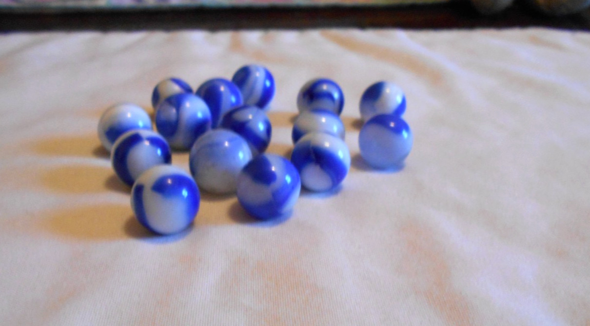 Vintage Glass Marbles Cobalt Blue & White Swirl Lot Of 15 Ungraded 1960″s
