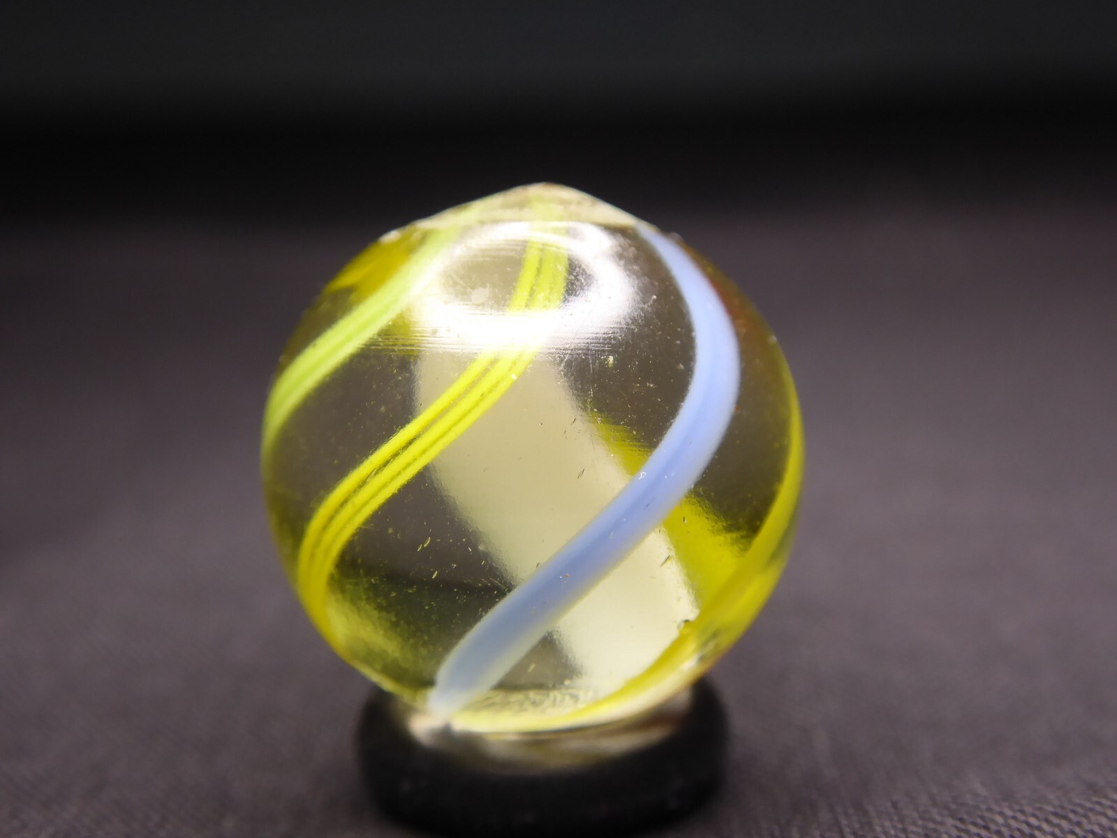 Antique Marble – Single White Ribbon – 18mm or 11/16ths – Mint/Mint-