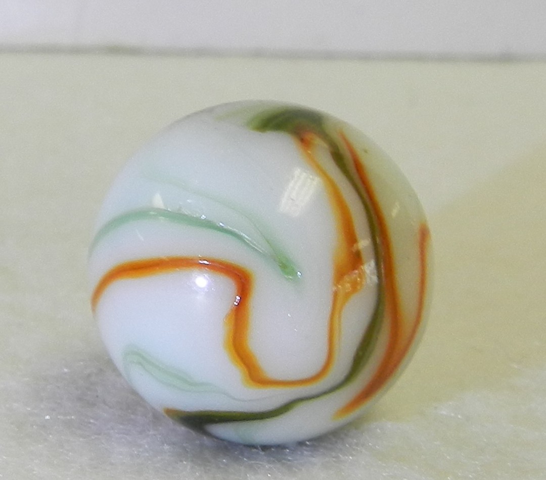 #20660m Vintage Miller Style Peltier Glass Christmas Tree Marble .74 Inches *NM*