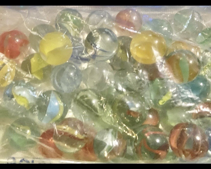 Lot Of Over 800 Marbles *From Pee Wee To Shooters*