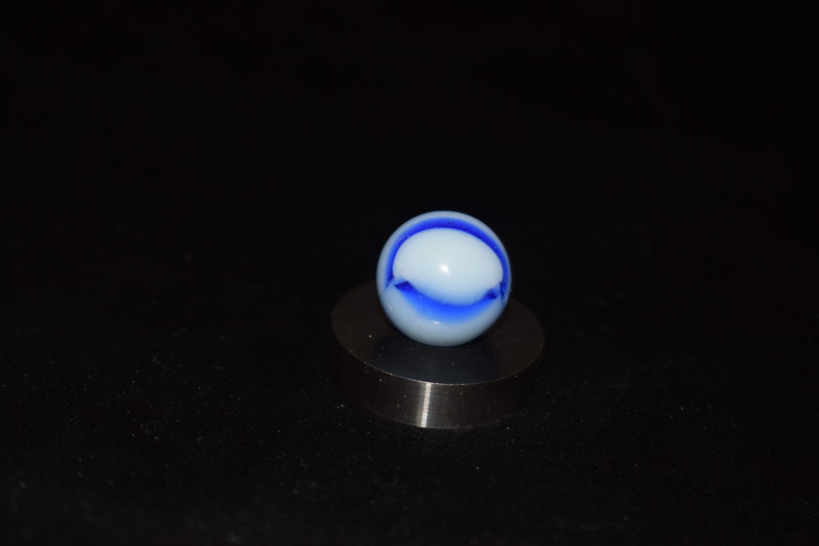 🦓➖⏩Vintage NRL Peltier Rainbo BLUE🔵🦓🔵ZEBRA Collectors Toy Marble .625″ MINT