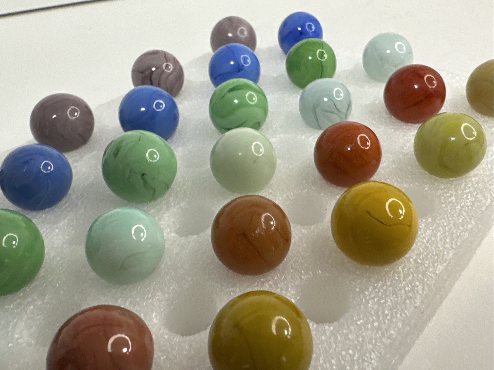 027 Lot Of 30 Champion Swirl Marbles! Beautiful Spread