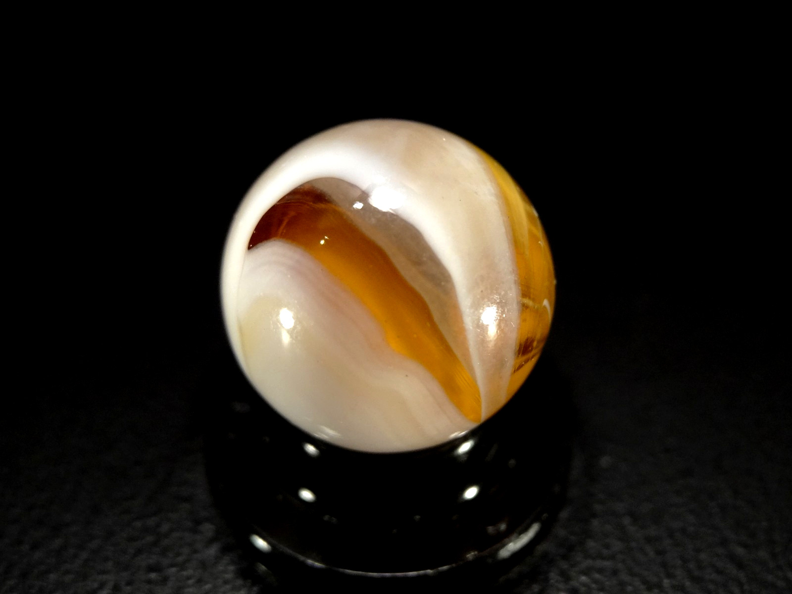 Christensen Agate AMBER-YELLOW PRISTINE WET MINT (personal collection)