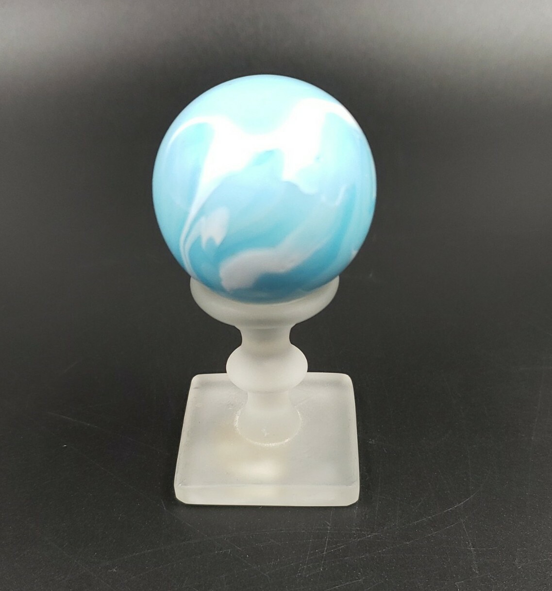 VTG Slag Swirl Art Glass 1.5 Inch Sky Blue & White Marble Globe Orb With Stand