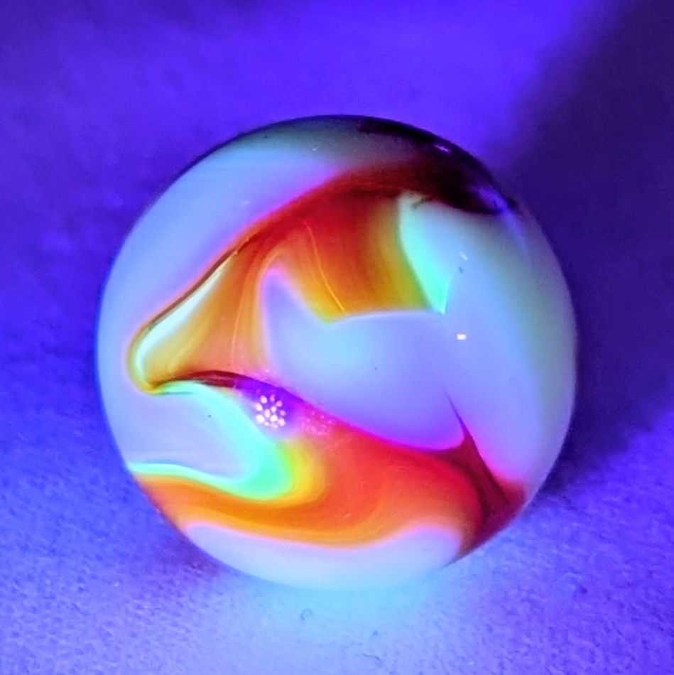 Vintage Akro Agate 5/8″ Oxblood Swirl Marble MINT Uranium UV Glow Antique