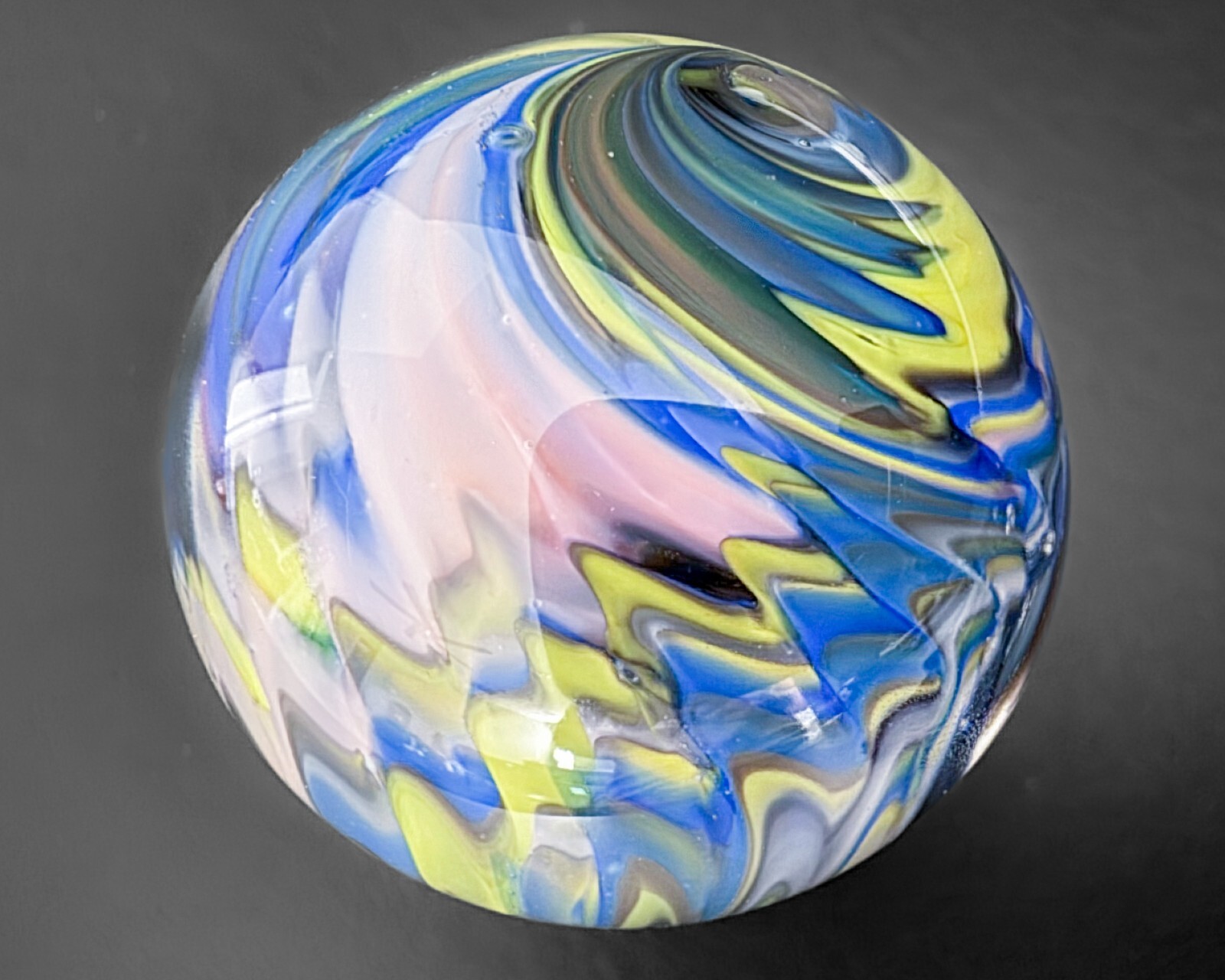 Eddie Seese 1.2″ 2001 Blue Yellow Pastel Handblown Wigwag Art Glass Marble