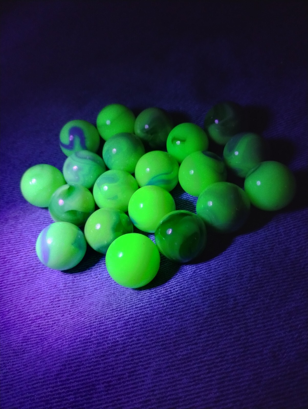 Jabo 20 Florescent Burmese Ultraviolet UV Reactive Fenton Uranium Glass Marbles