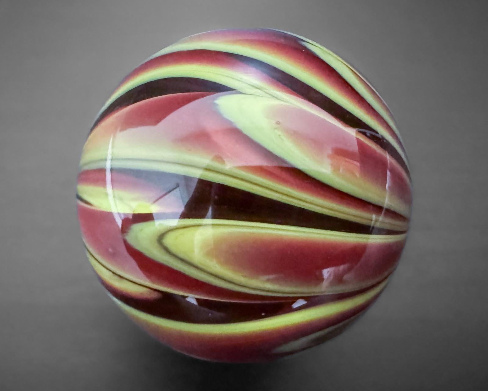 Steve Davis 1.5″ Red Green Contemporary Handblown Art Glass Marble