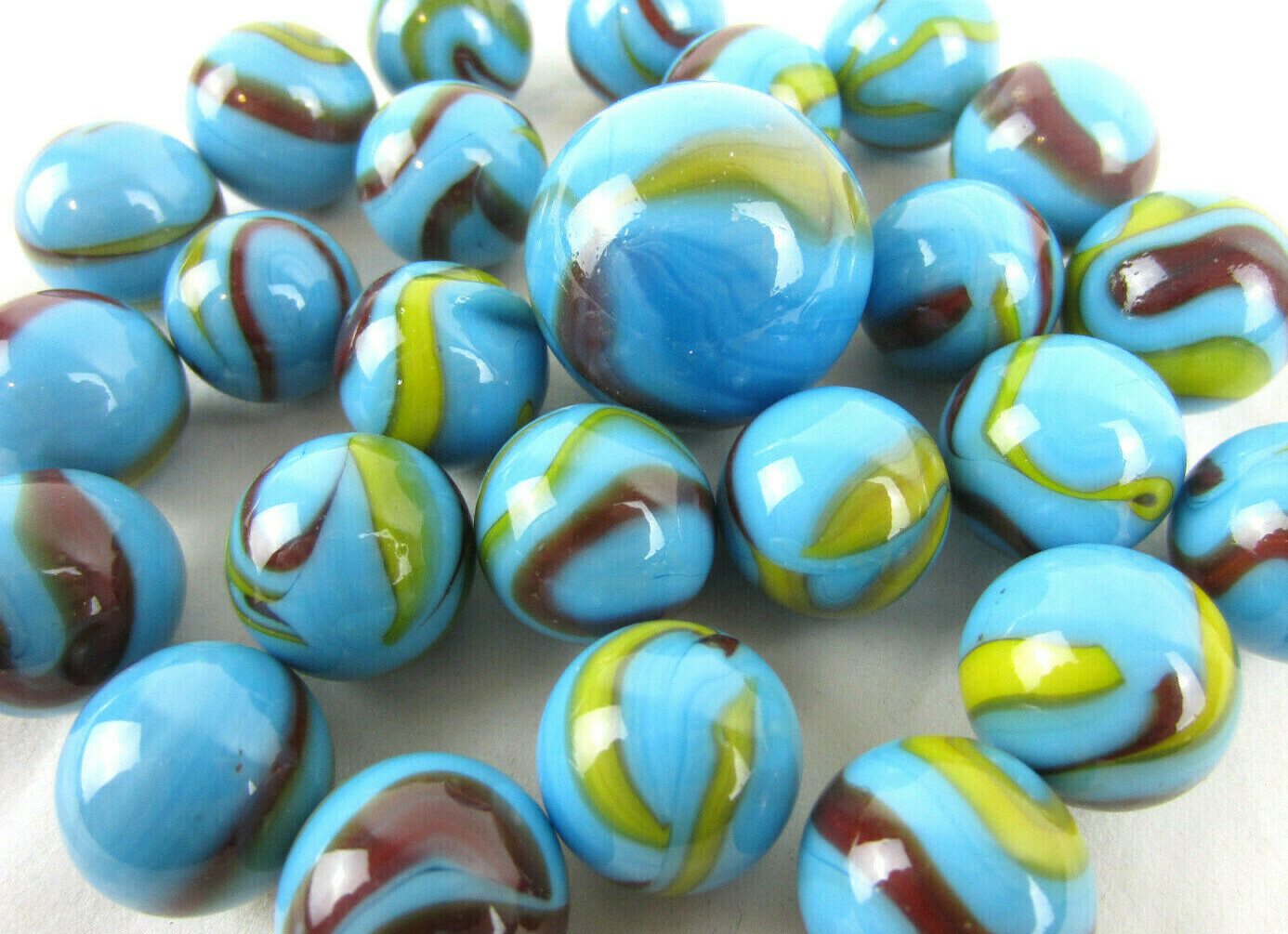 25 Glass Marbles SERPENT Blue/Red/Yellow superman colors Shooter vtg style Swirl