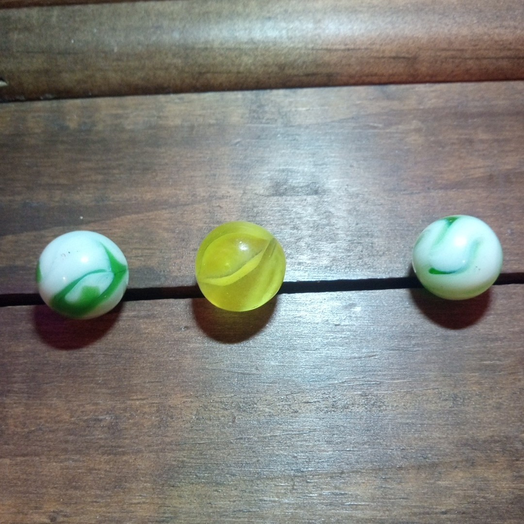 4 Vtg Uranium Glass Swirl Shooters Marbles UV Reactive Blacklight Glow Vaseline
