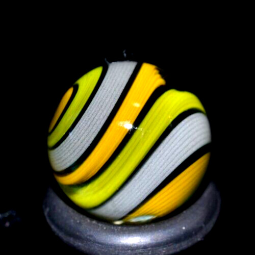 BRYAN TRILLAS GLASS MARBLE/.574″-BUTTERNUT & MILK BLACKLIGHT-LIME,MILKY WHITE +