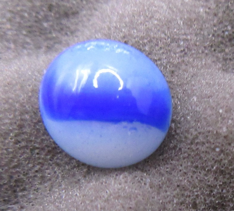 ANTIQUE PELTIER GLASS MARBLE. RAINBO BLUE 5/8″ UV Pre-1938