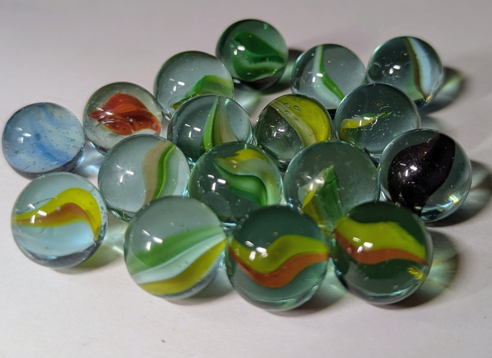 72 VINTAGE MARBLES Mix Lot CATS EYE 6-8 Vein CONFETTI Speckled CLEAR COLOR GLASS