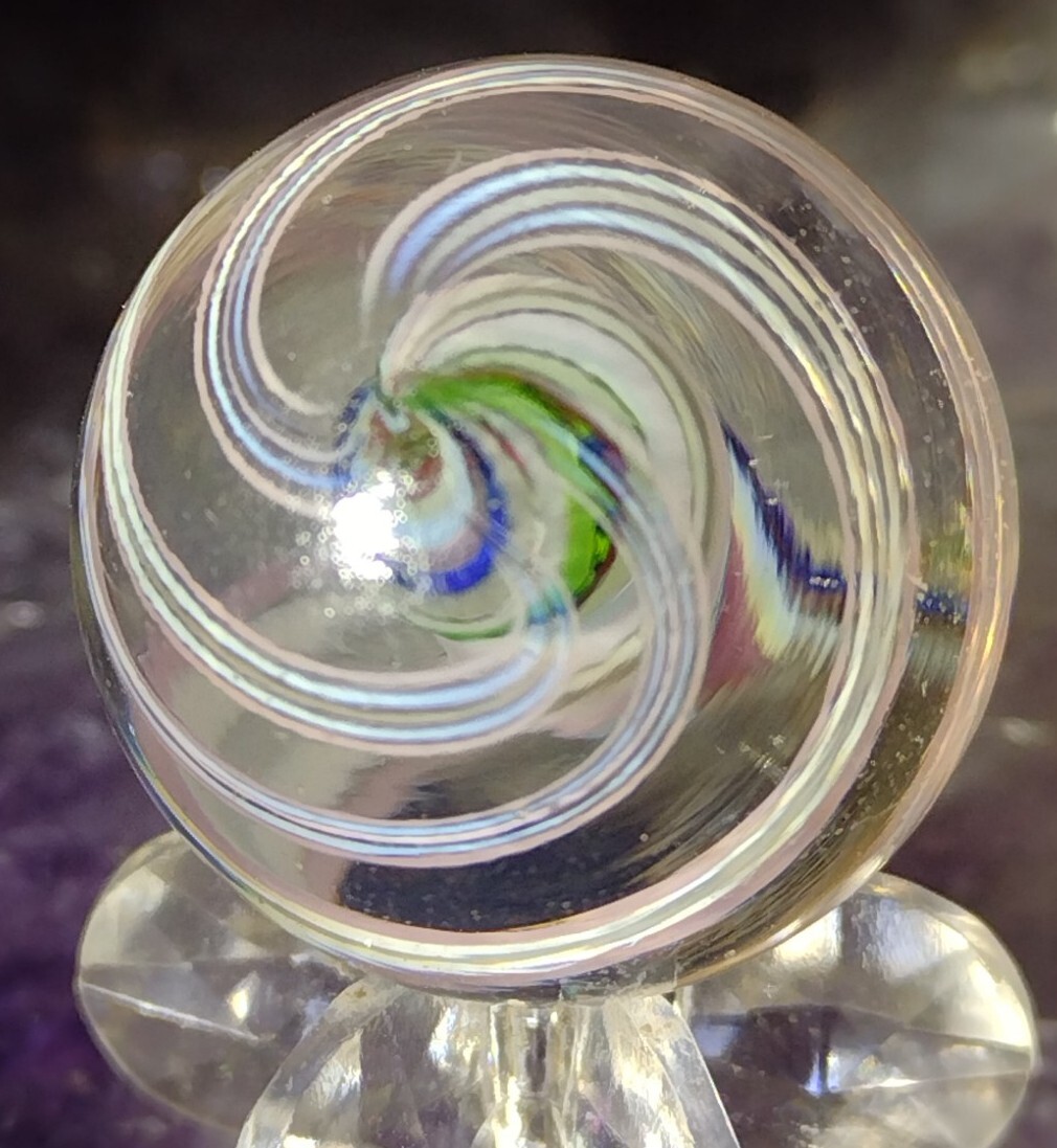 .89″ JODY FINE – BEAUTIFUL ART MARBLES -DIVIDED CORE W/ AV. NM+ LOOK