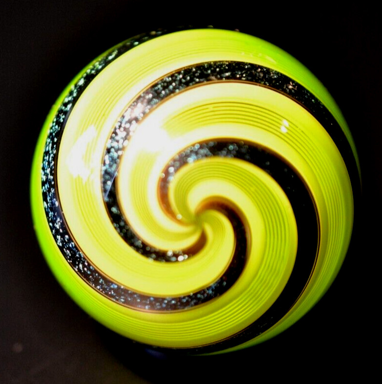 HOT HOUSE GLASS MARBLE/1.815″-LIME BANDED FINE LINER #66-GRASS GREEN DICHROIC