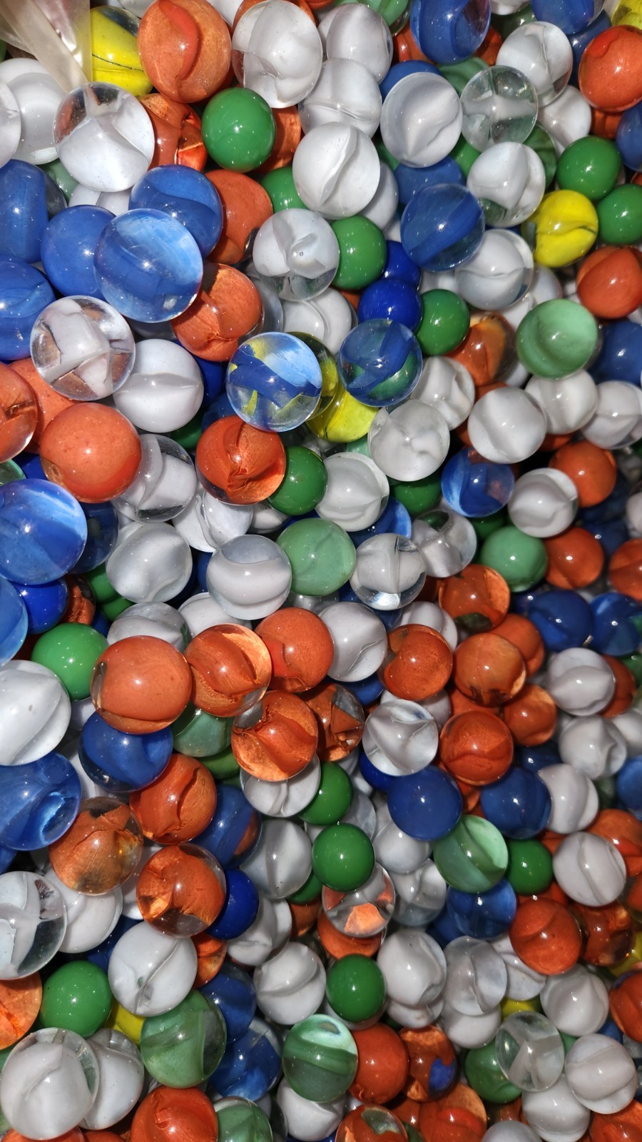 COLORFUL SET OF 50 MARBLES, SHOOTERS AND TARGET RANDOM MIX
