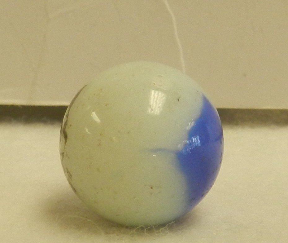 #19836m Original Vintage Peltier Glass Comic Marble Sandy NM .70 Inches