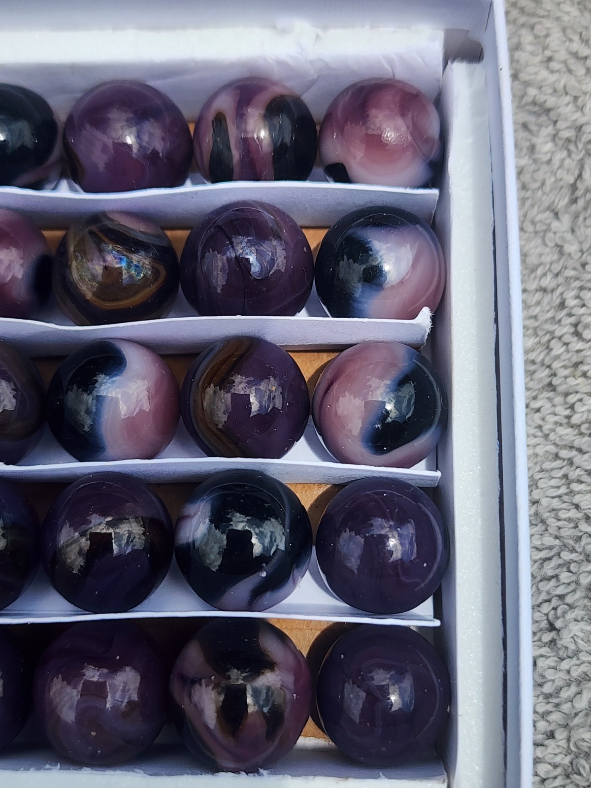 PURPLE AND BLACK BOX SET OF 25 JABO CLASSICS 5/8″ MARBLES