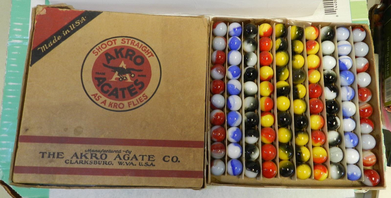 #20462m Vintage Akro Agate Box With Marbles