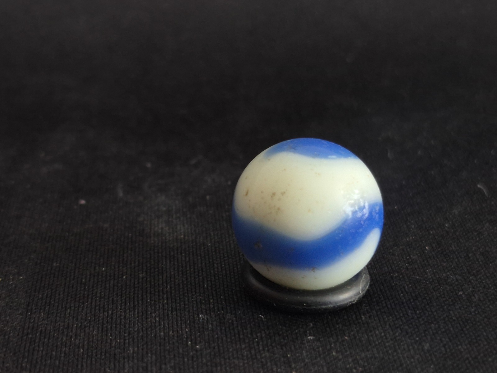 Akro Agate Corkscrew UV Glow Marble Blacklight 15.8mm Small Chip