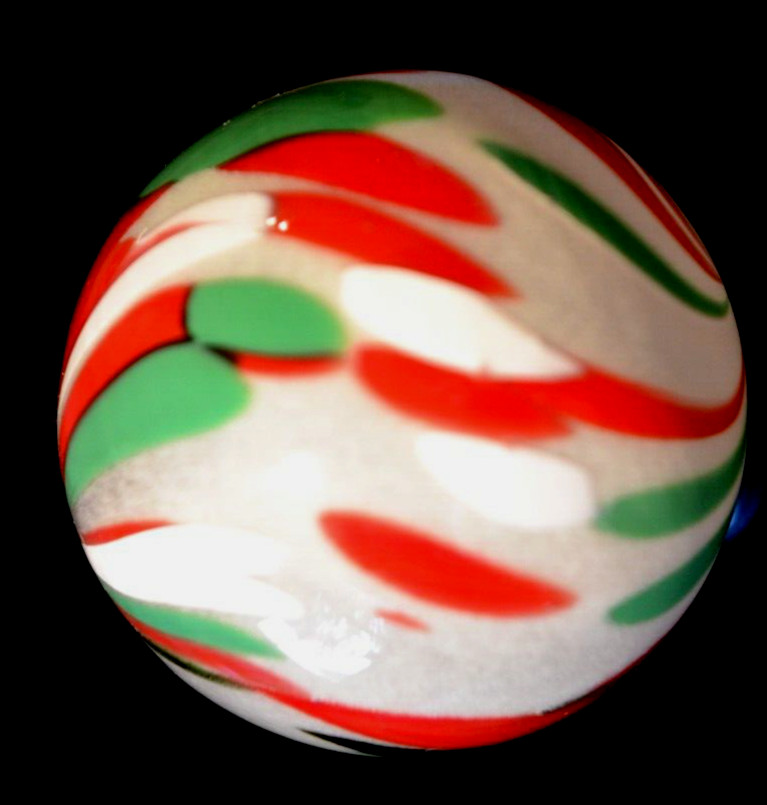 BRIAN TOSELAND GLASS MARBLE/1.797″-CHRISTMAS GUINEA-LIME GREEN UNDER BLACKLIGHT