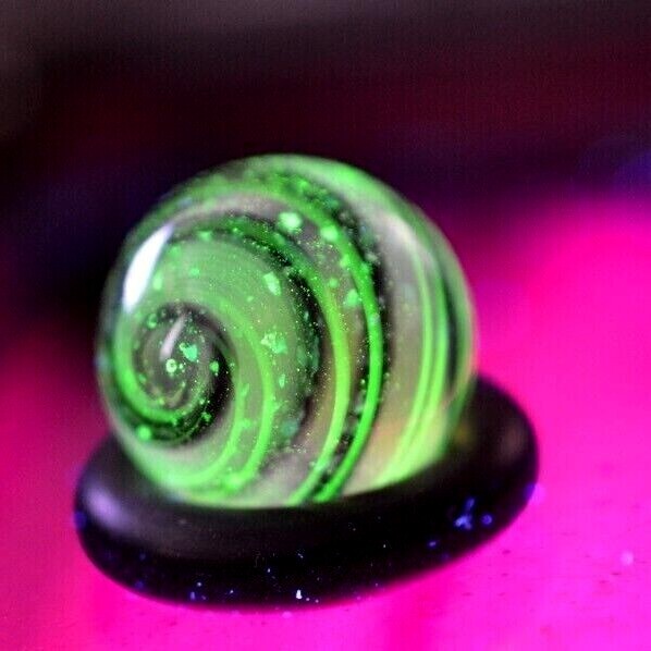 BRYAN TRILLAS GLASS MARBLE/.493″-MOTHER OF PEARL BLACKLIGHT-GREEN LUTZ, NEON,WHT