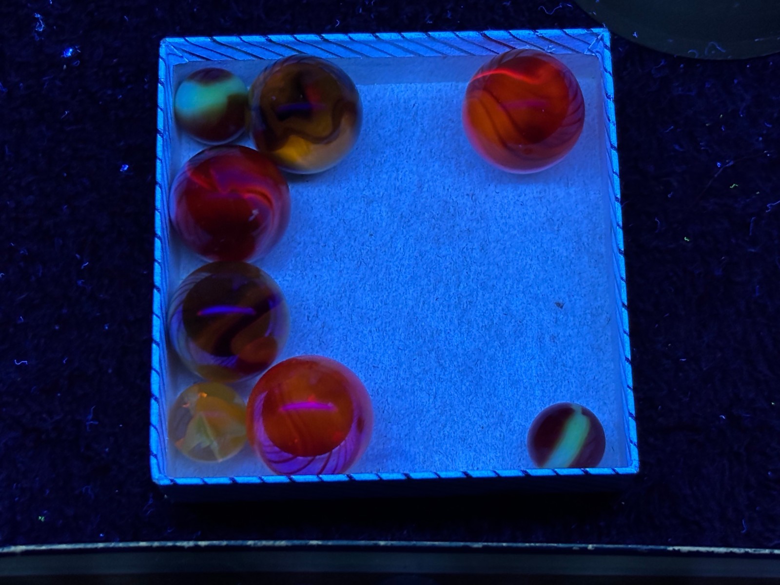 ESTATE MARBLES Akro Agate Glass BLACKLIGHT Uranium GLOW Shooters 1″ 0.6″ SWIRL
