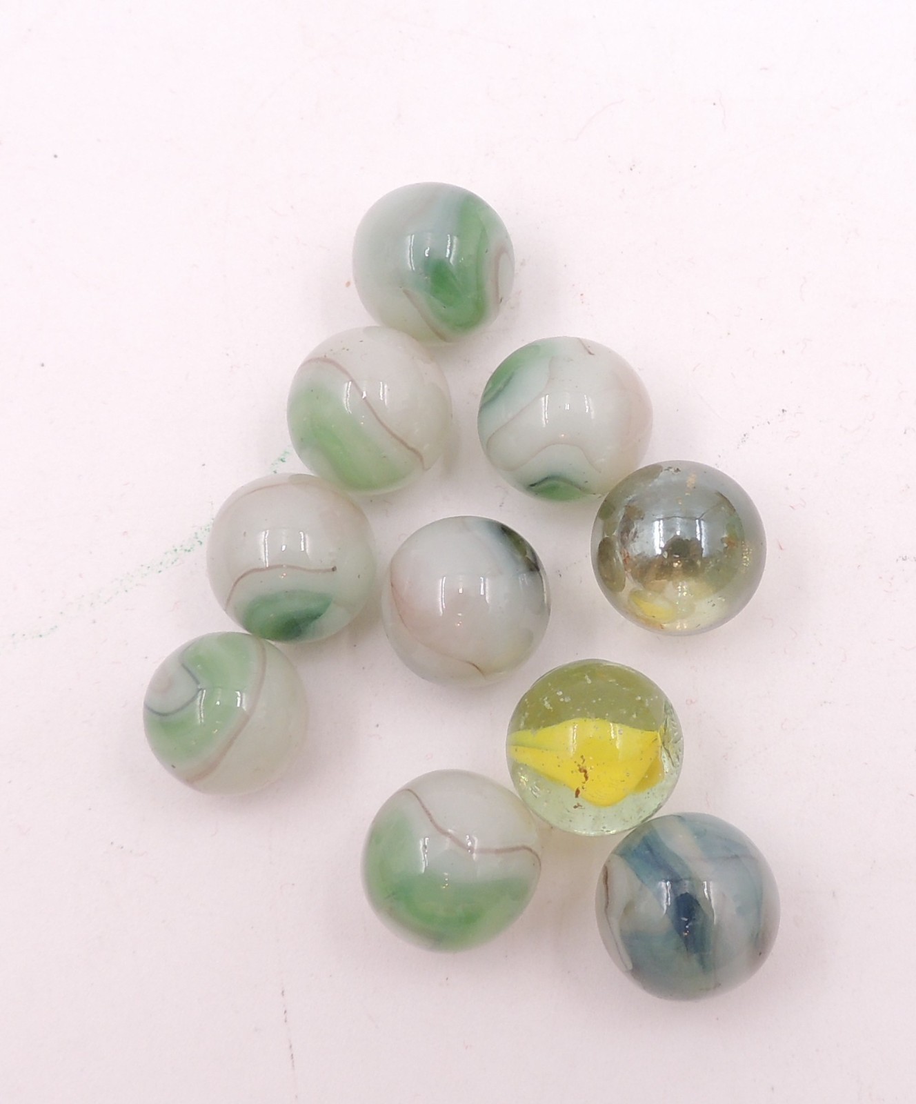 Lot: 10 Vintage Akro Agate Peltier Swirl Glass Marble Banana Cats Eye Conqueror