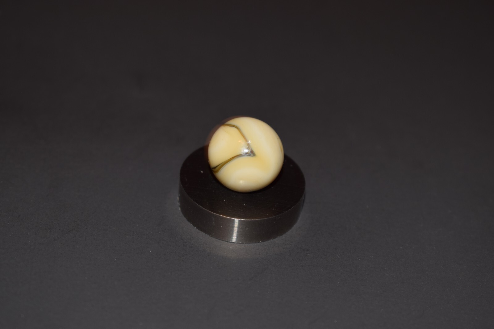 ⭐Vintage Alley🎹🐘Ivory Color Base Glass Toy Marble Size .593″=19/32 MINT⭐