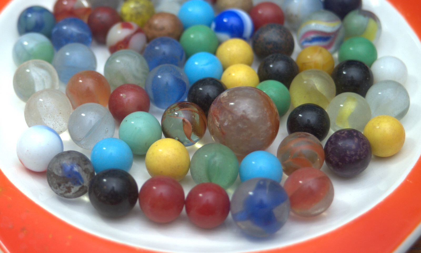 ASSORTED LOT 72 MARBLES HAND AND MACHINE MADE GLASS BENNINGTON CLAY SWIRL