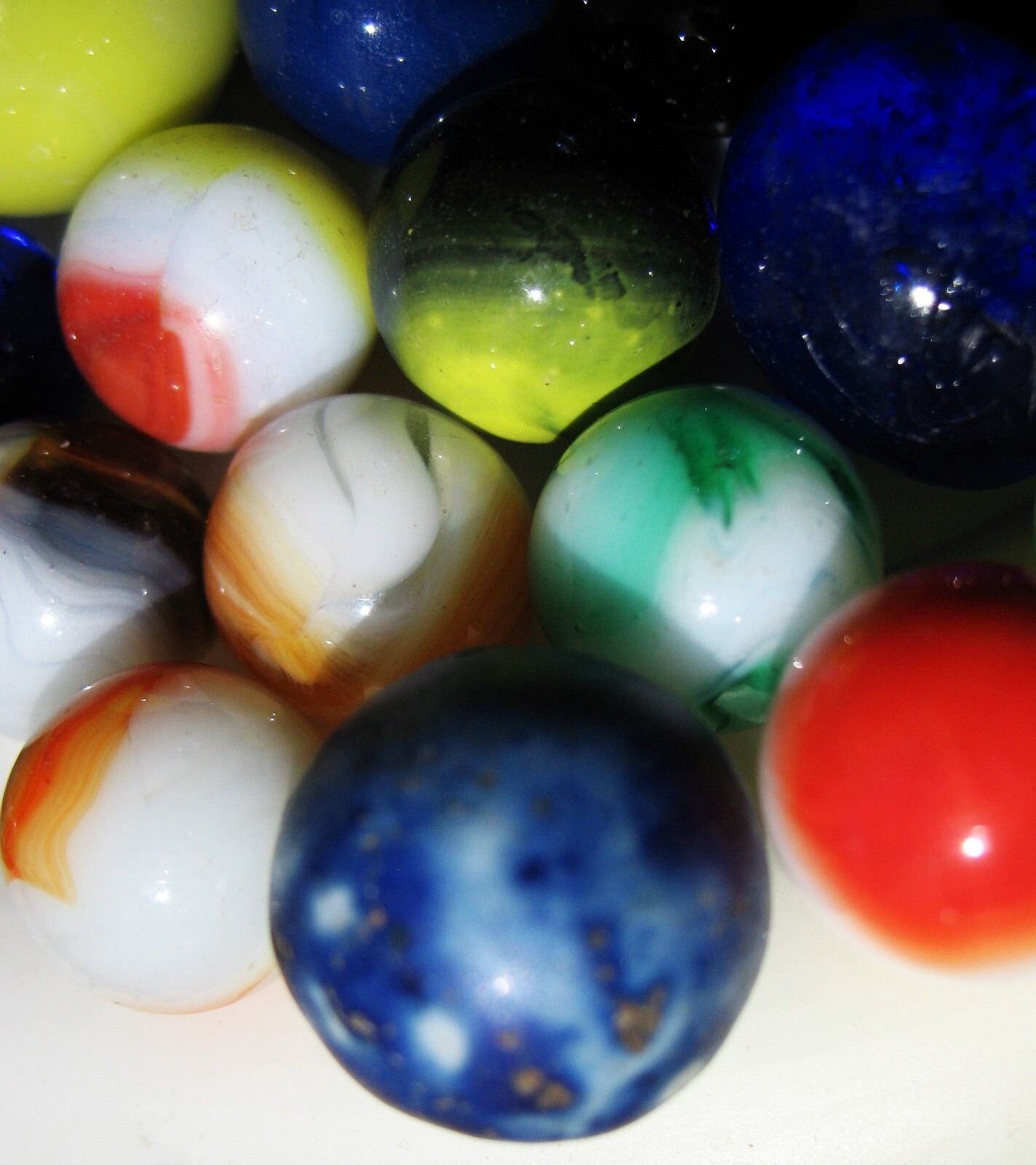 Lot of 125+ Mostly Older Machine Made 5/8″+or- Marbles Patches Swirls 1 Jabo